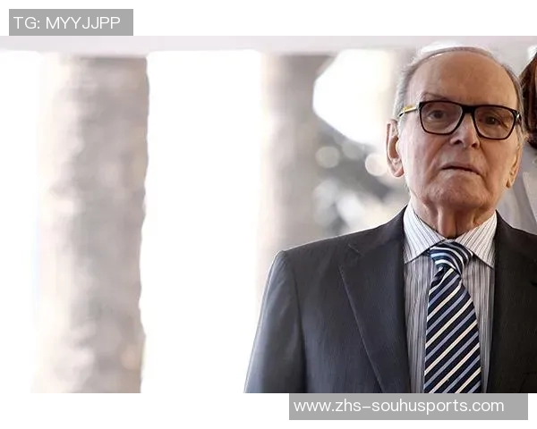 足球第四官员的职责与影响力解析及其在比赛中的重要角色